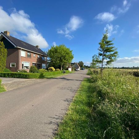 Huis Bij Het Water Met Sloepje Jutrijp Exteriér fotografie