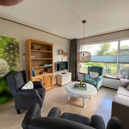 Huis Bij Het Water Met Sloepje Jutrijp Exteriér fotografie