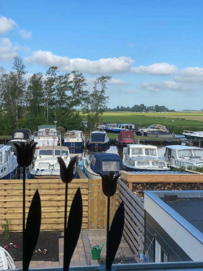 Huis Bij Het Water Met Sloepje Jutrijp Exteriér fotografie
