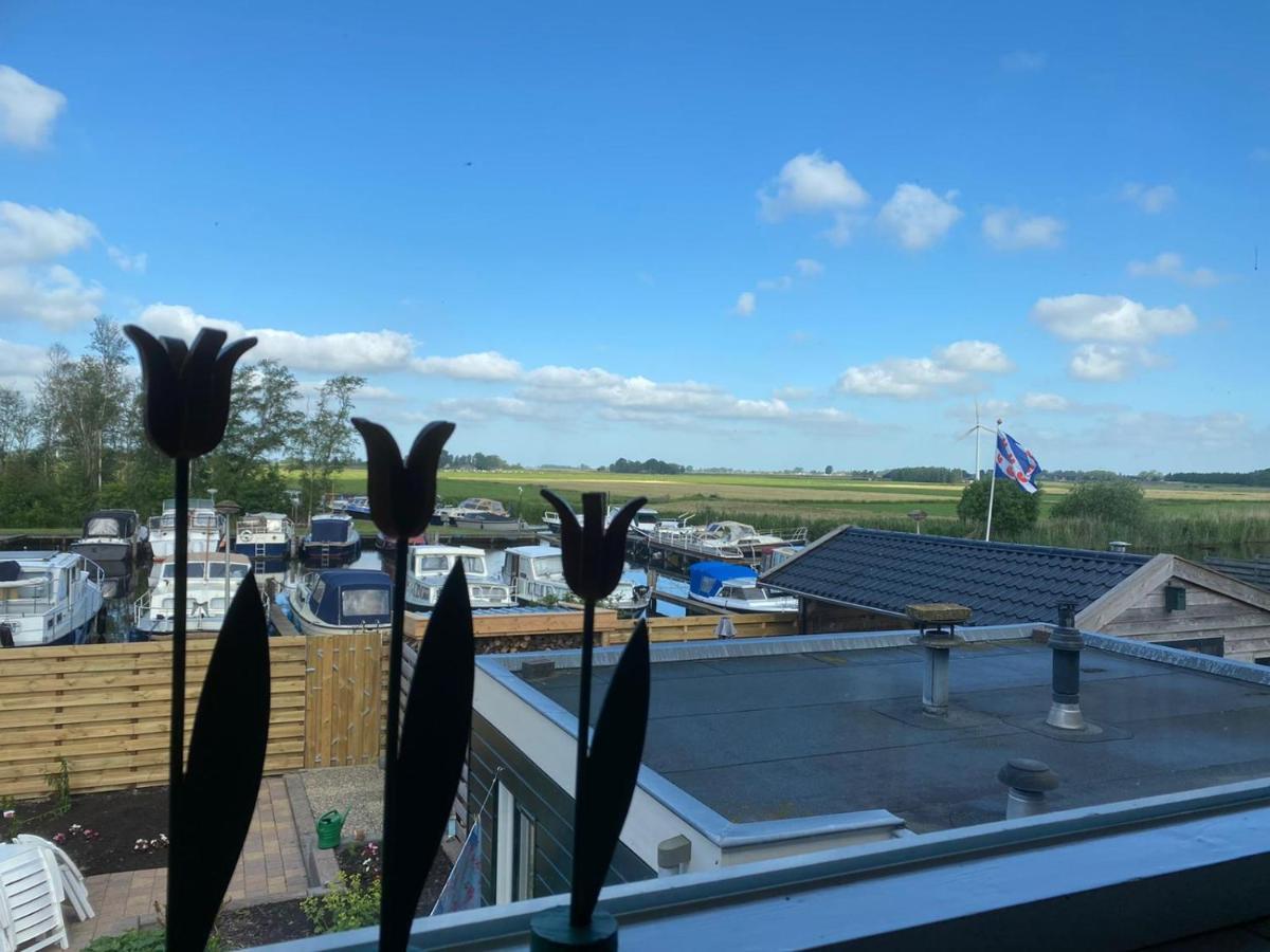 Huis Bij Het Water Met Sloepje Jutrijp Exteriér fotografie