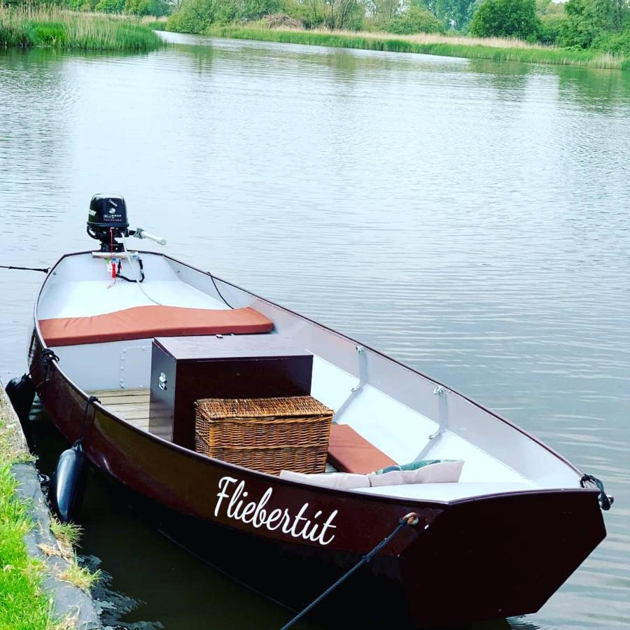 Huis Bij Het Water Met Sloepje Jutrijp Exteriér fotografie