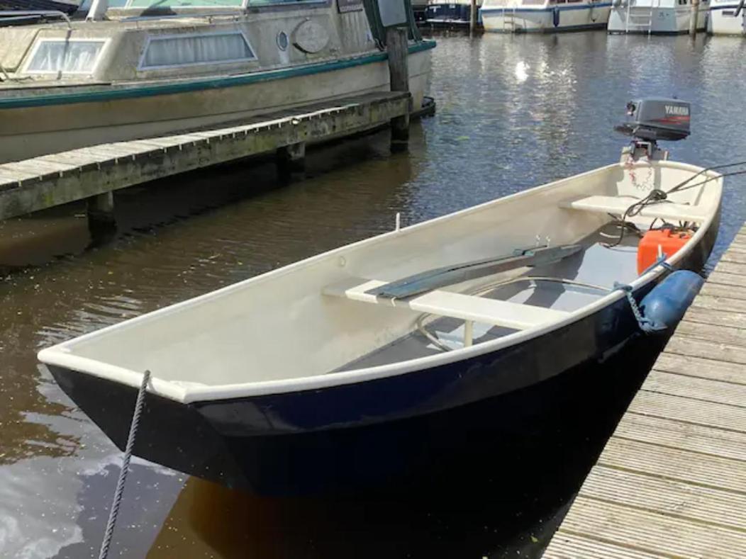 Huis Bij Het Water Met Sloepje Jutrijp Exteriér fotografie