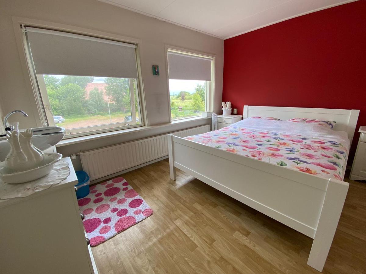 Huis Bij Het Water Met Sloepje Jutrijp Exteriér fotografie