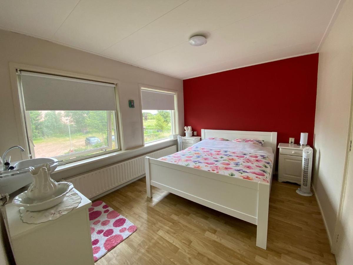 Huis Bij Het Water Met Sloepje Jutrijp Exteriér fotografie
