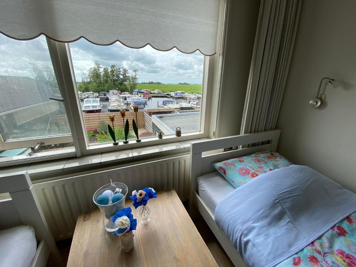 Huis Bij Het Water Met Sloepje Jutrijp Exteriér fotografie