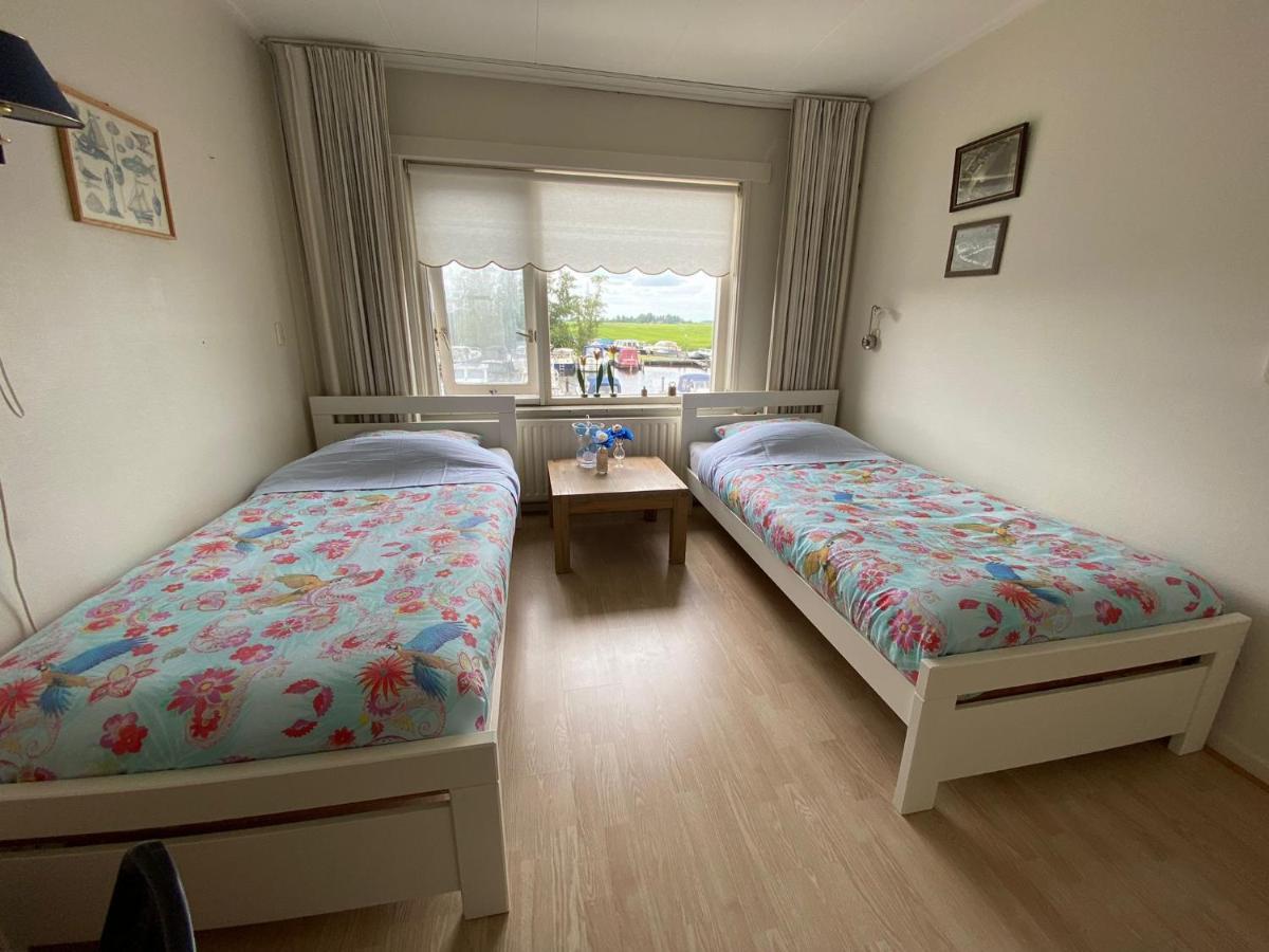 Huis Bij Het Water Met Sloepje Jutrijp Exteriér fotografie