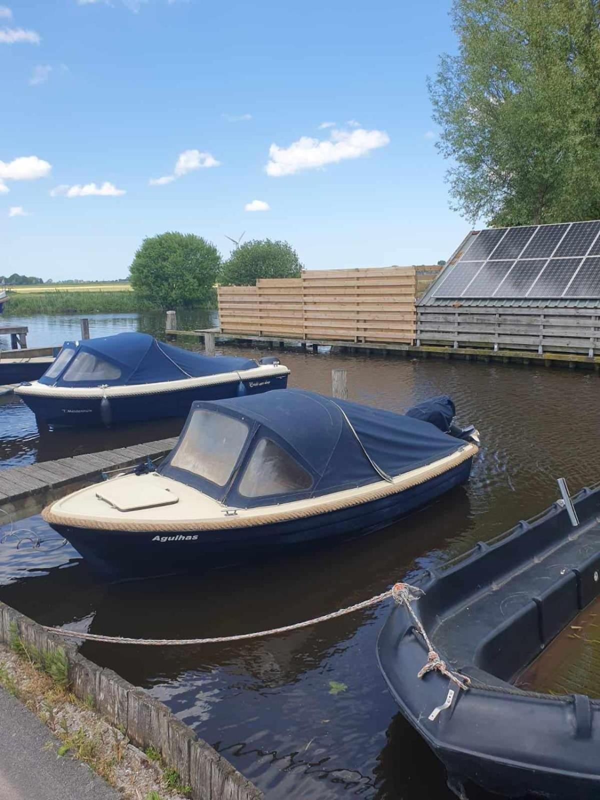Huis Bij Het Water Met Sloepje Jutrijp Exteriér fotografie