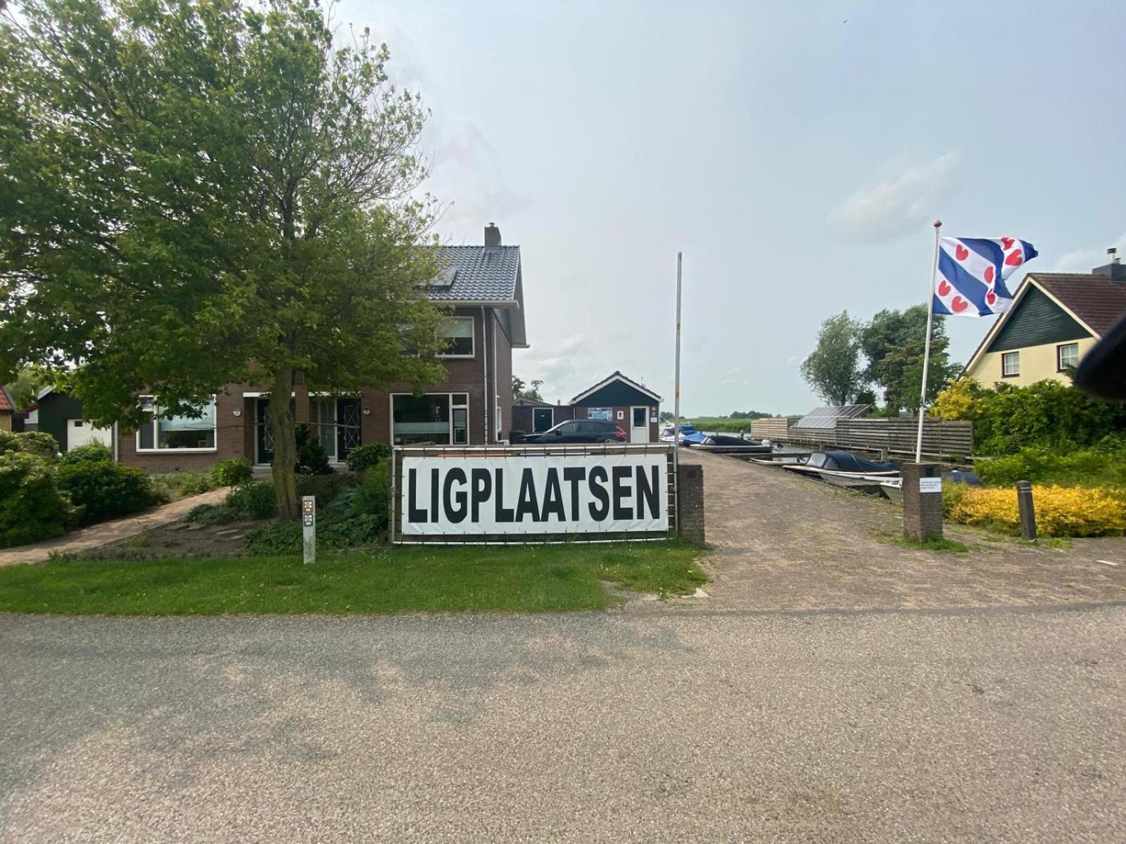 Huis Bij Het Water Met Sloepje Jutrijp Exteriér fotografie
